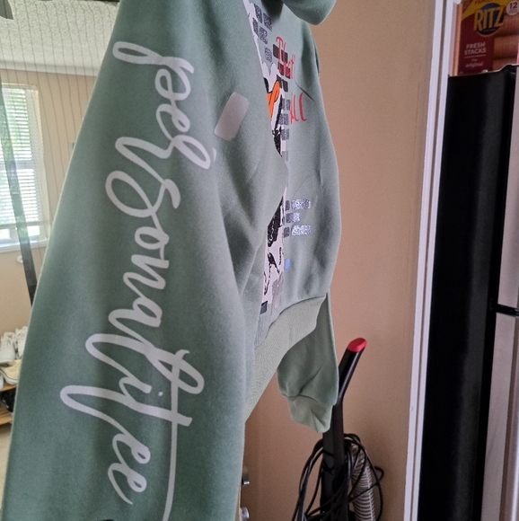 Personalitee - Picture 5 of 7